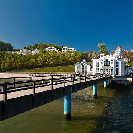 מלון Bernstein 4*